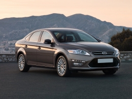 Ford Mondeo Automatic (sau similar)